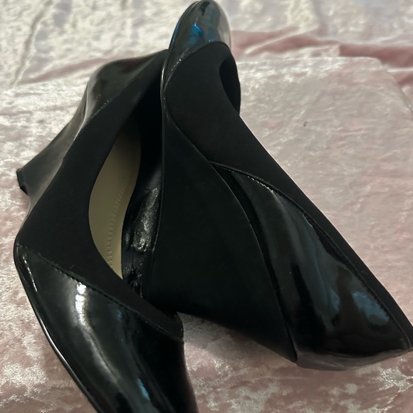 Ellen Tracy Shoes - Ellen Tracy Black Patent Leather wedge pumps